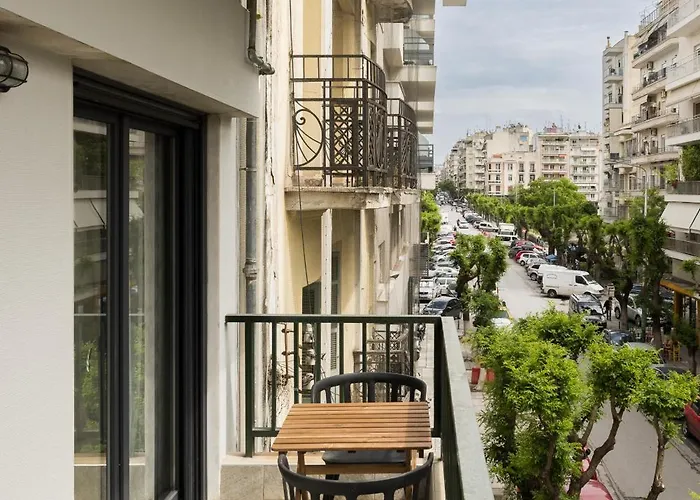 Oak Tree By Halu! Spacious With Scandinavian Design סלוניקי